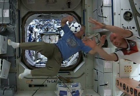 7 SPORTS ASTRONAUTS LOVE WITHOUT GRAVITY